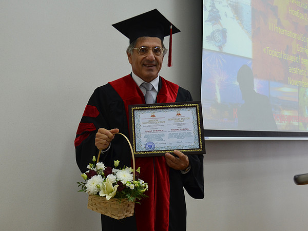 4. �.�.�., ���������, �������� ������� ������������ � ������������ ������������ �������-������������ �� �. ������ (��������) ����� �������.